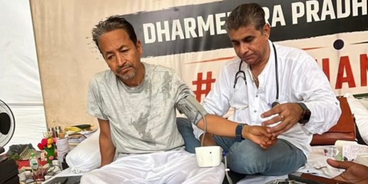 Prominent Academics and Activists Call for Education Minister’s Resignation to End Sonam Wangchuk’s Hunger Strike